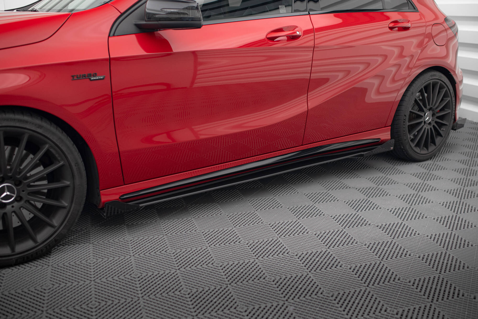 Sideskjørt Street Pro Med Flaps Mercedes-Benz A 45 AMG W176 Facelift