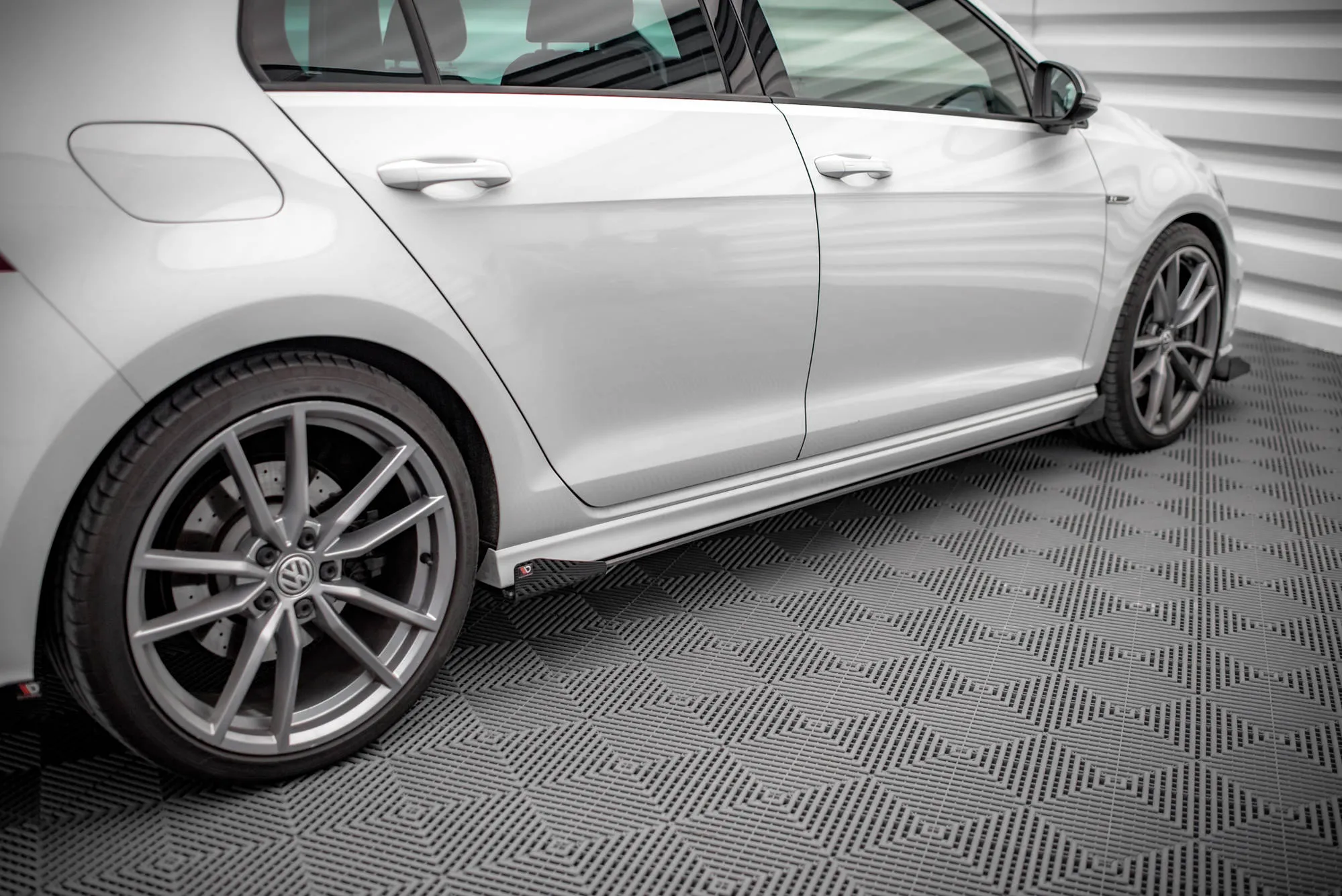 Sideskjørt Street Pro Med Flaps Volkswagen Golf R Mk7