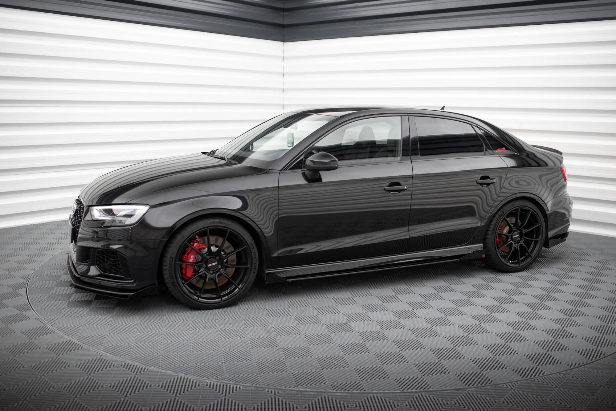 Sideskjørt Street Pro V.1 Med Flaps Audi RS3 Sedan 8V Facelift - Bilde 2