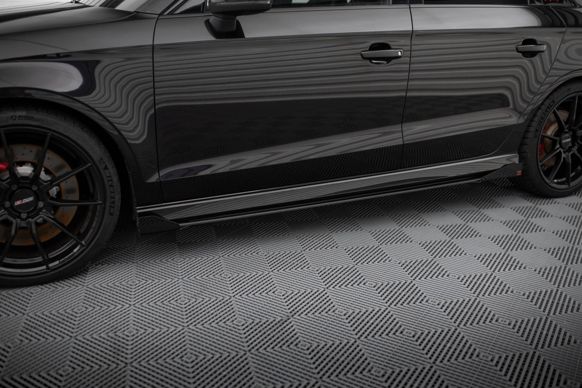 Sideskjørt Street Pro V.1 Med Flaps Audi RS3 Sedan 8V Facelift