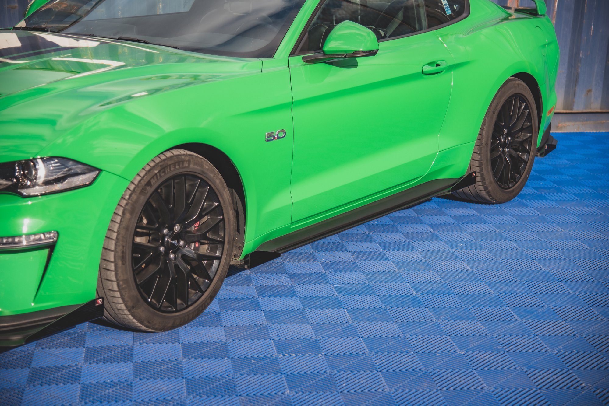 Sideskjørt Street Pro V.1 Med Flaps Ford Mustang GT Mk6 Facelift