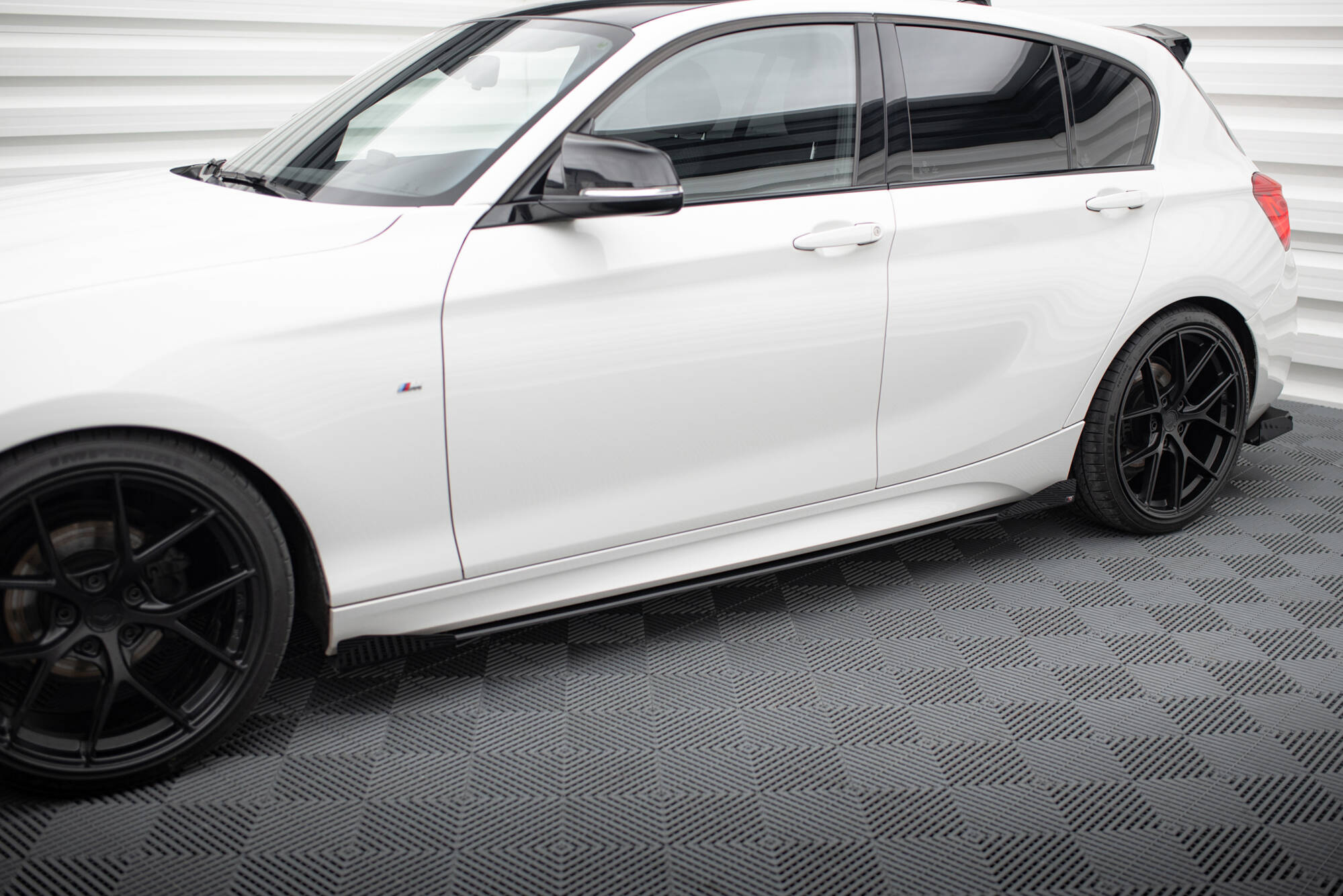 Sideskjørt Street Pro V.2 Med Flapsy BMW 1 F20 M135i / M140i / M-Pack