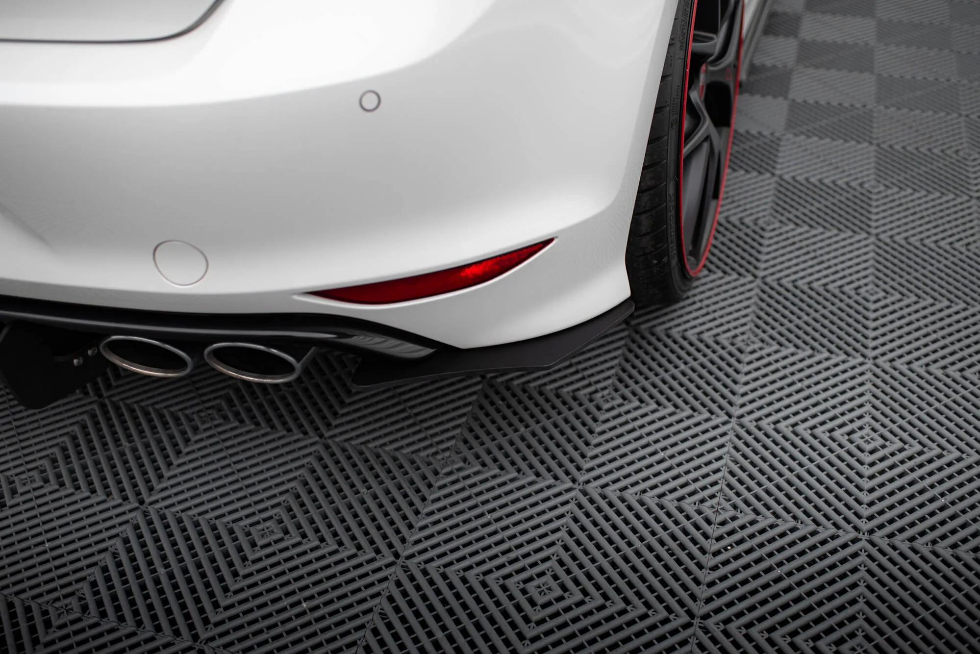 Diffuser i Bakre Flaps VW Golf 7 R Hatchback - Bilde 2