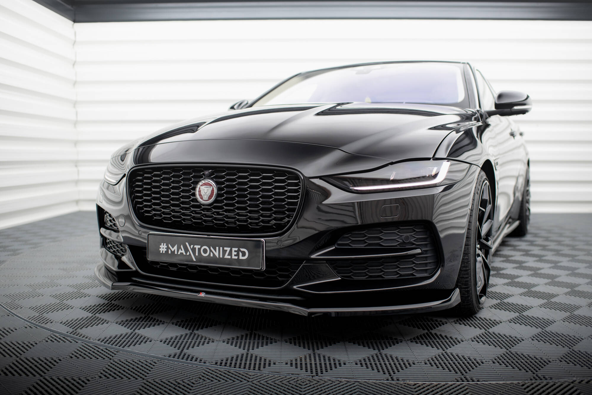 Frontleppe V.1 Jaguar XE X760 Facelift