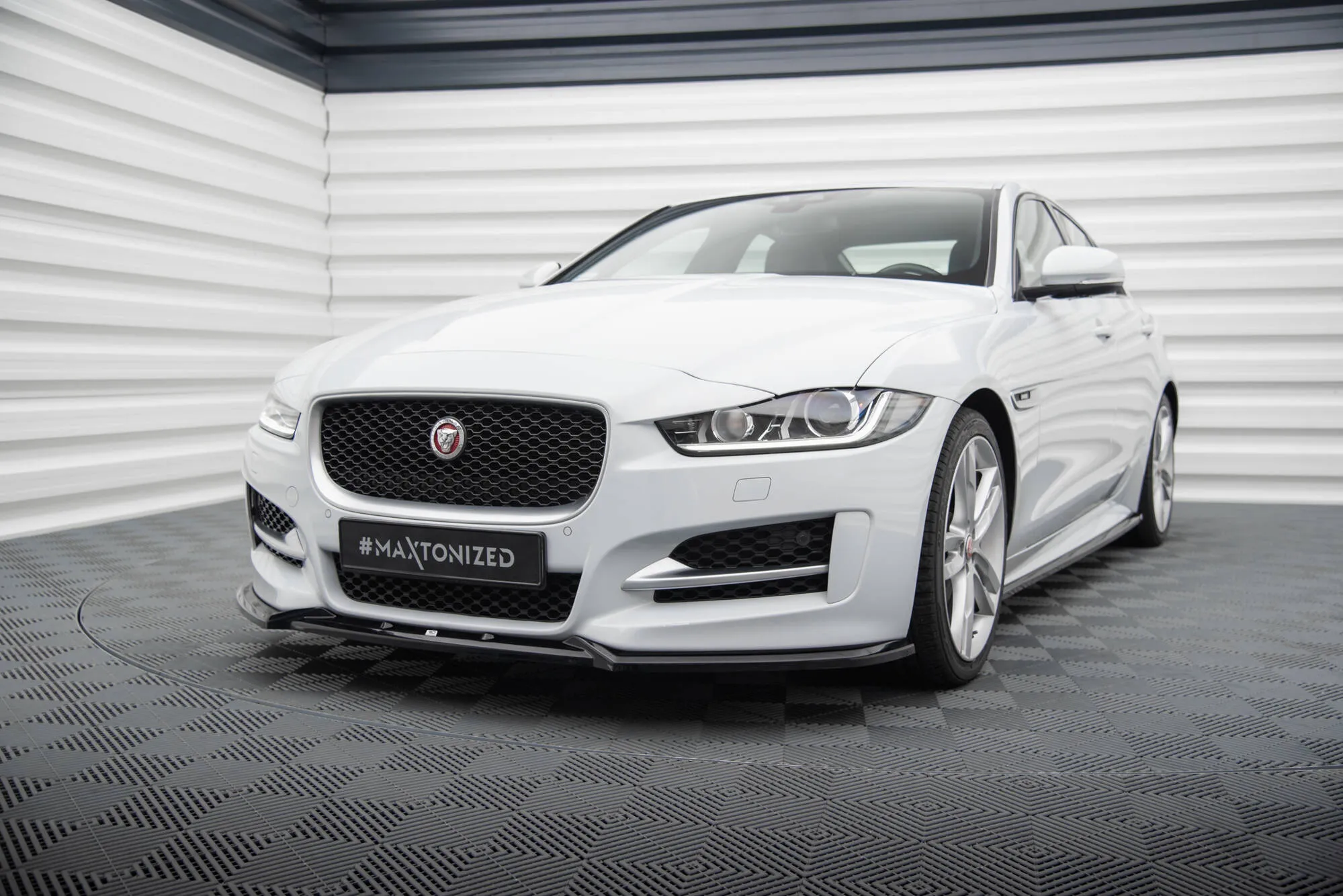 Frontleppe V.2 Jaguar XE R-Sport X760