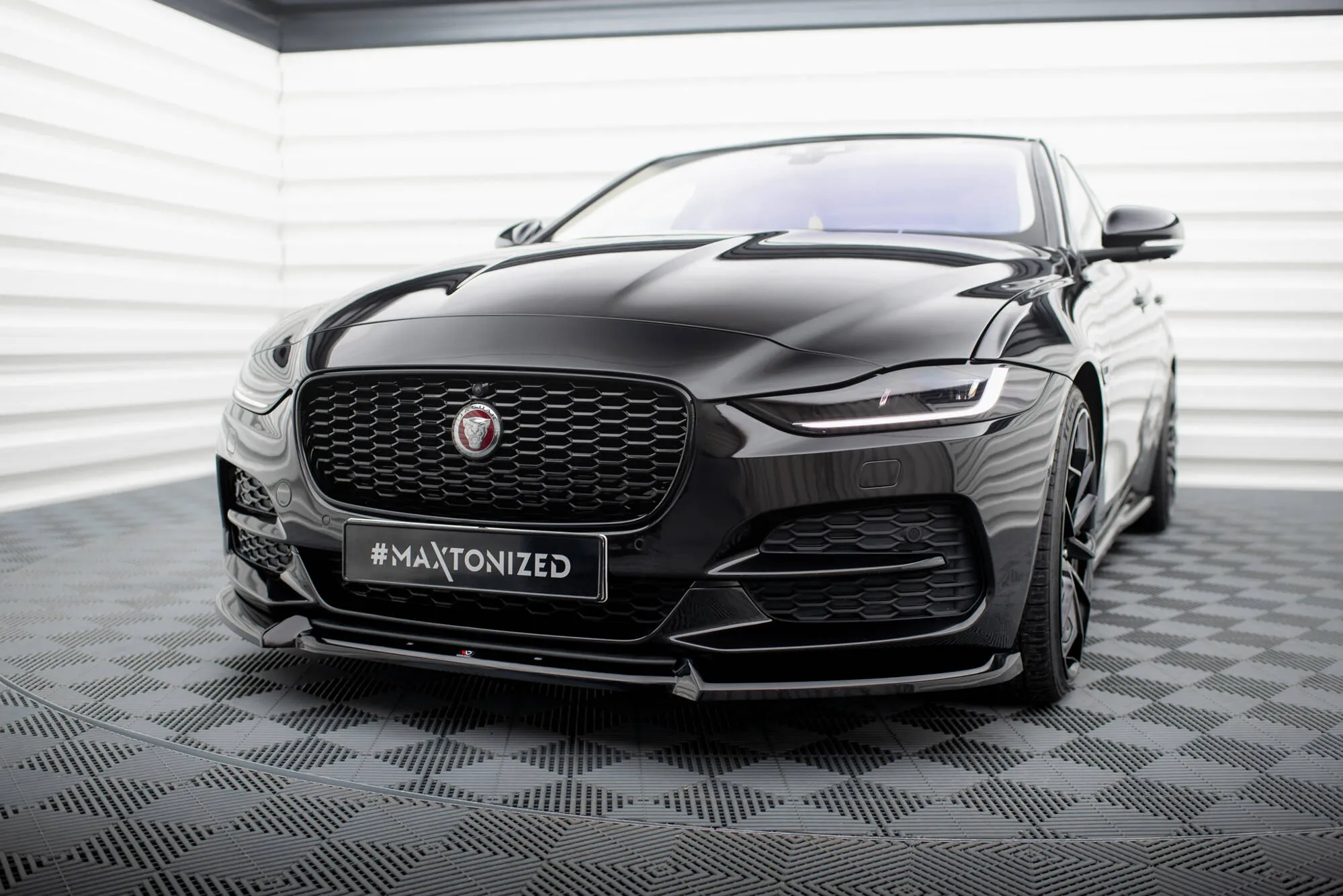 Frontleppe V.2 Jaguar XE X760 Facelift