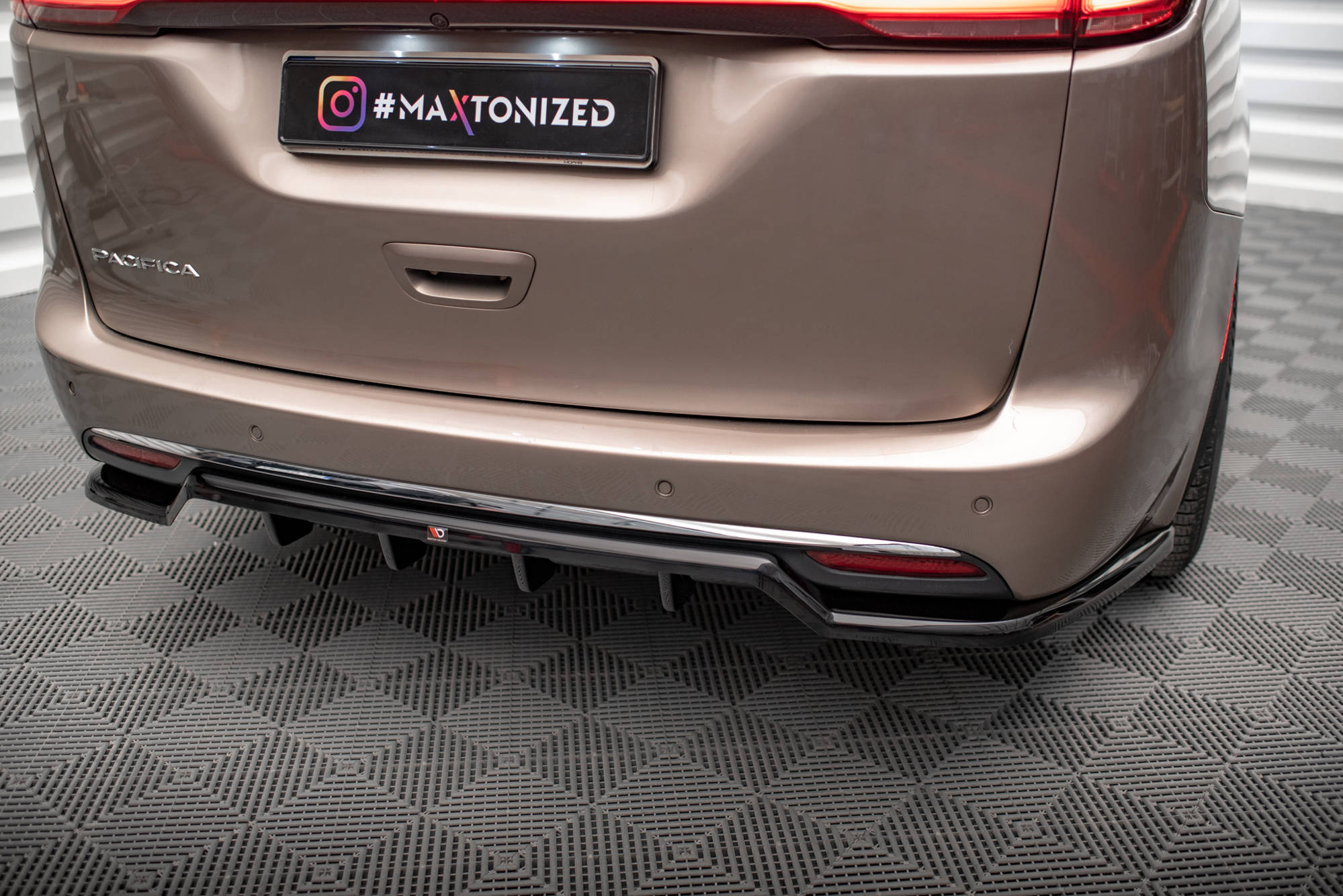 Diffuser Chrysler Pacifica Mk2