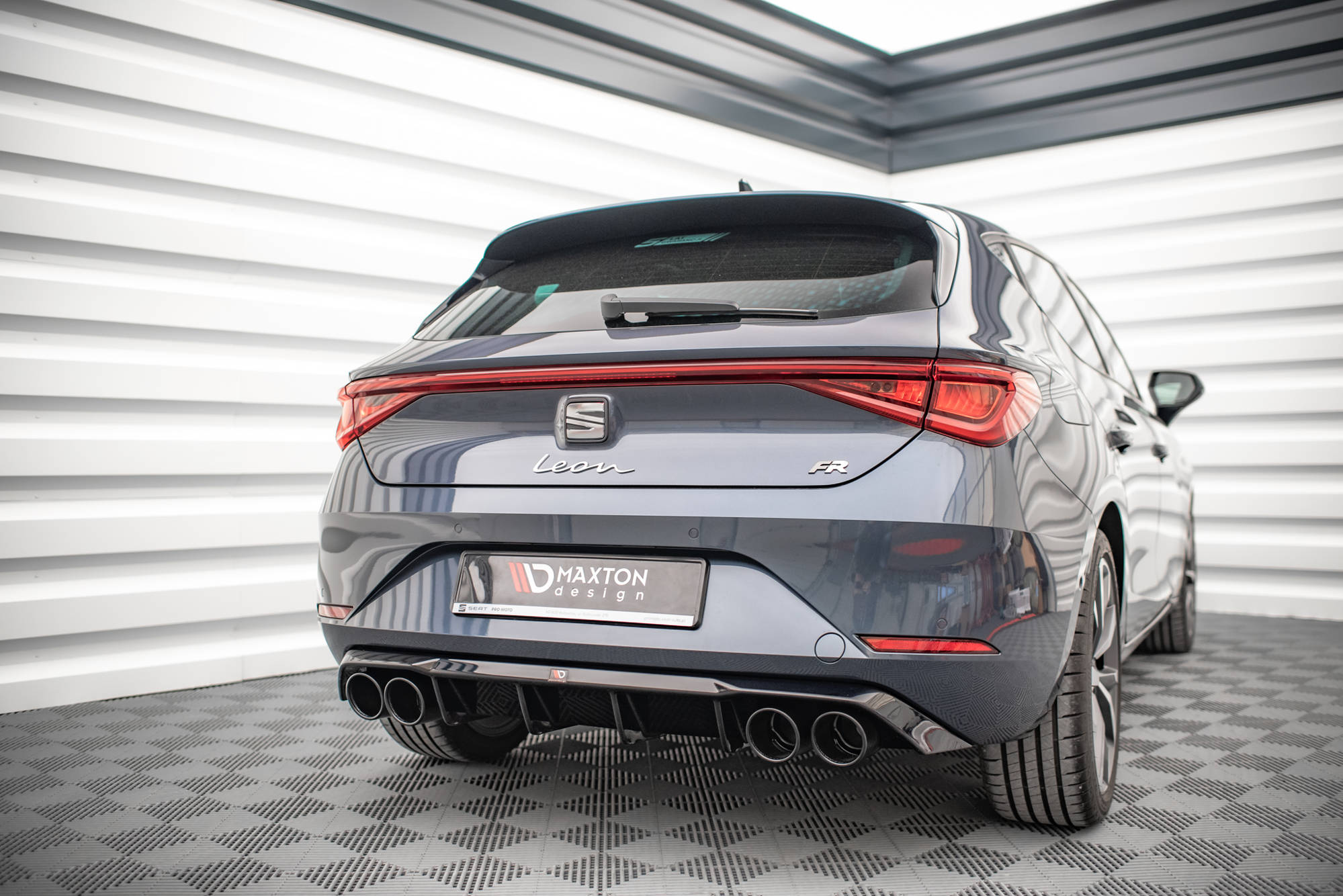 Baksplitter Med Eksosgrill Wydechu Seat Leon FR Hatchback Mk4