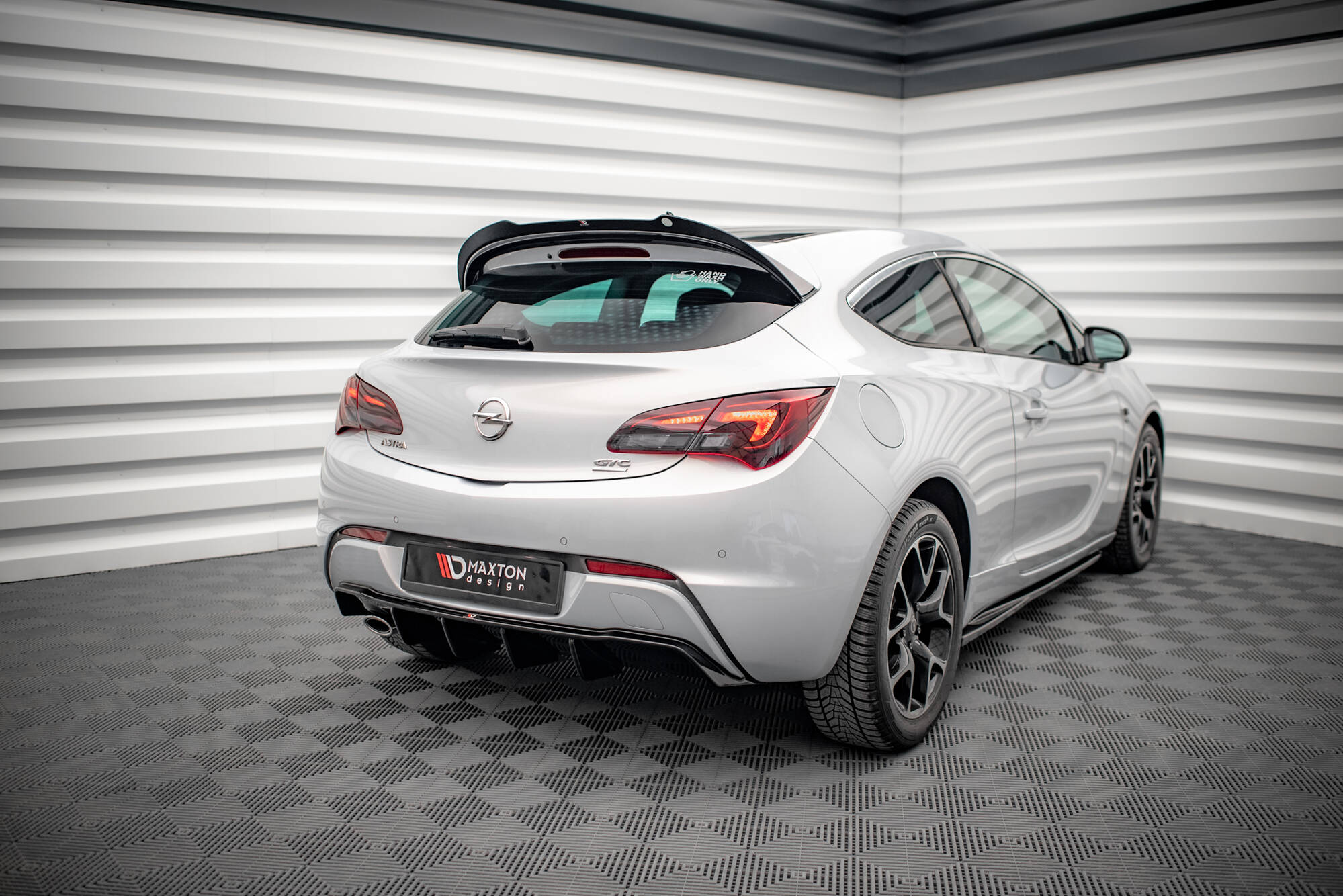 Diffuser Opel Astra GTC OPC-Line J (Wersja z pojedyńczym wydechem z jednej strony)