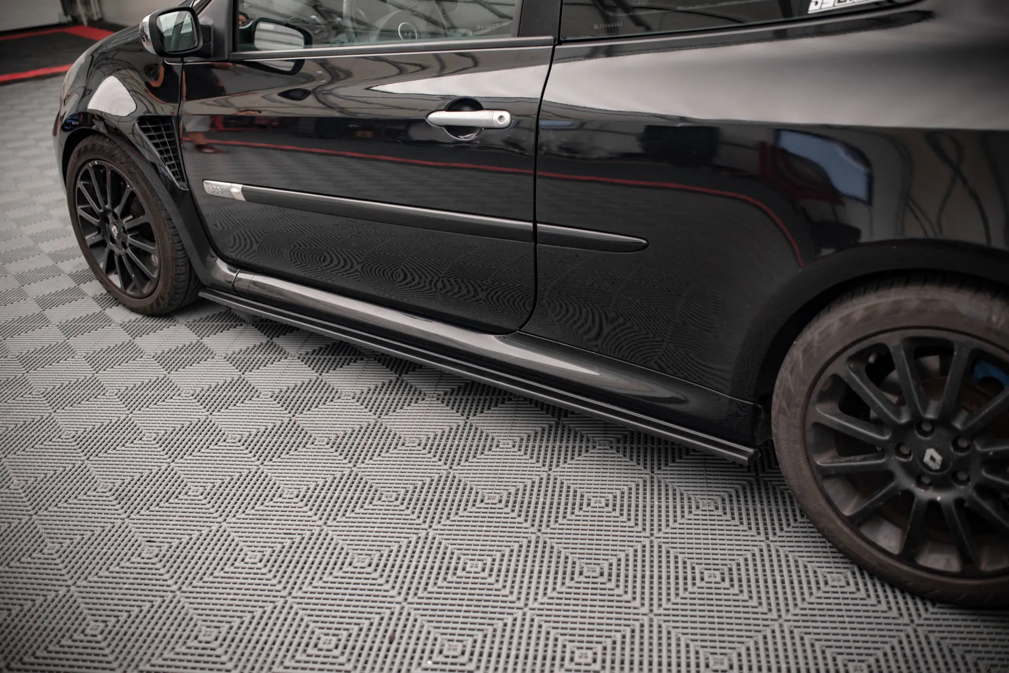 Sideskjørt Renault Clio MK3 RS - Bilde 3