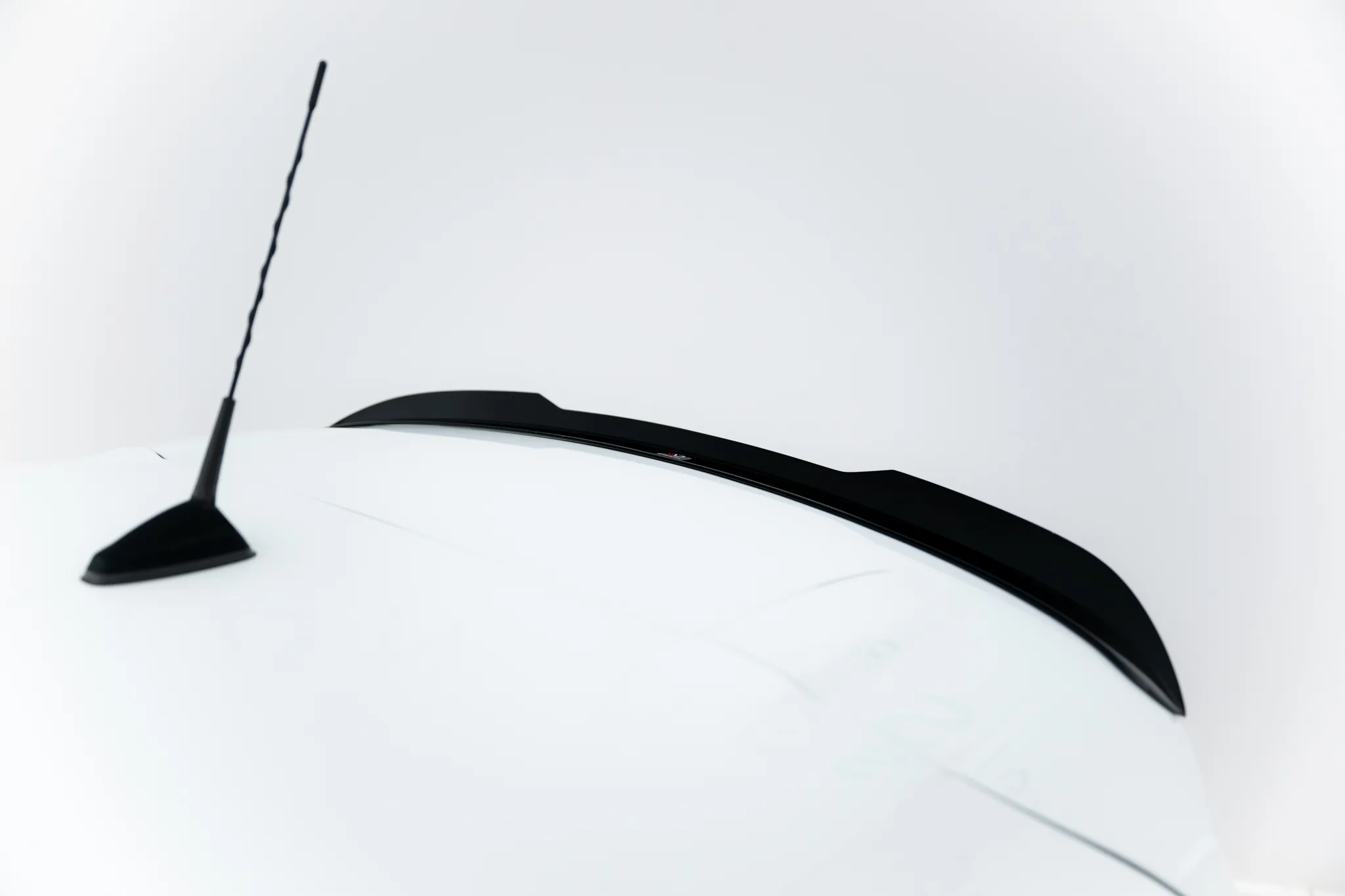 SPOILER CAP RENAULT CLIO MK4 RS - Bilde 3