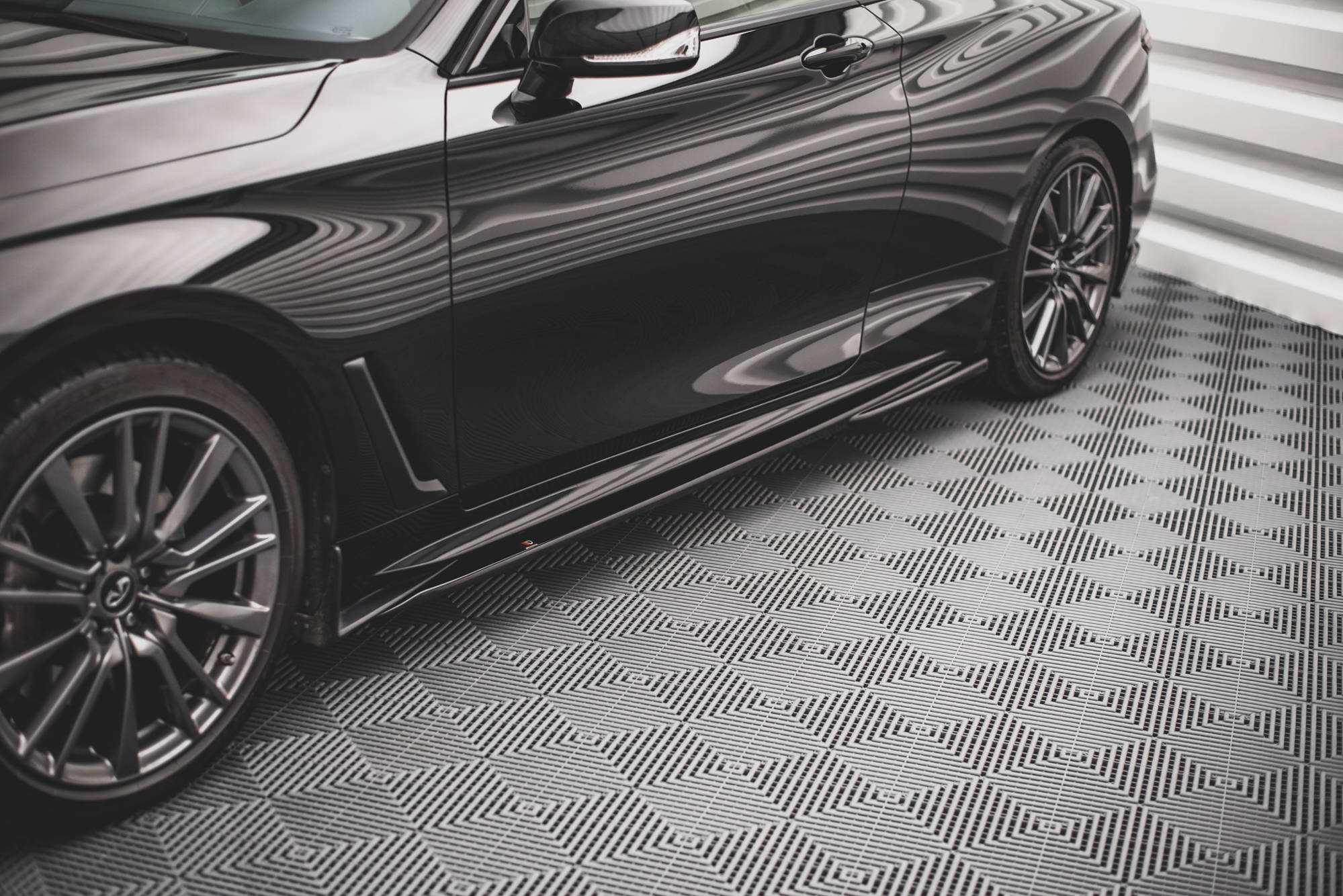 Sideskjørt Infiniti Q60 S Mk2