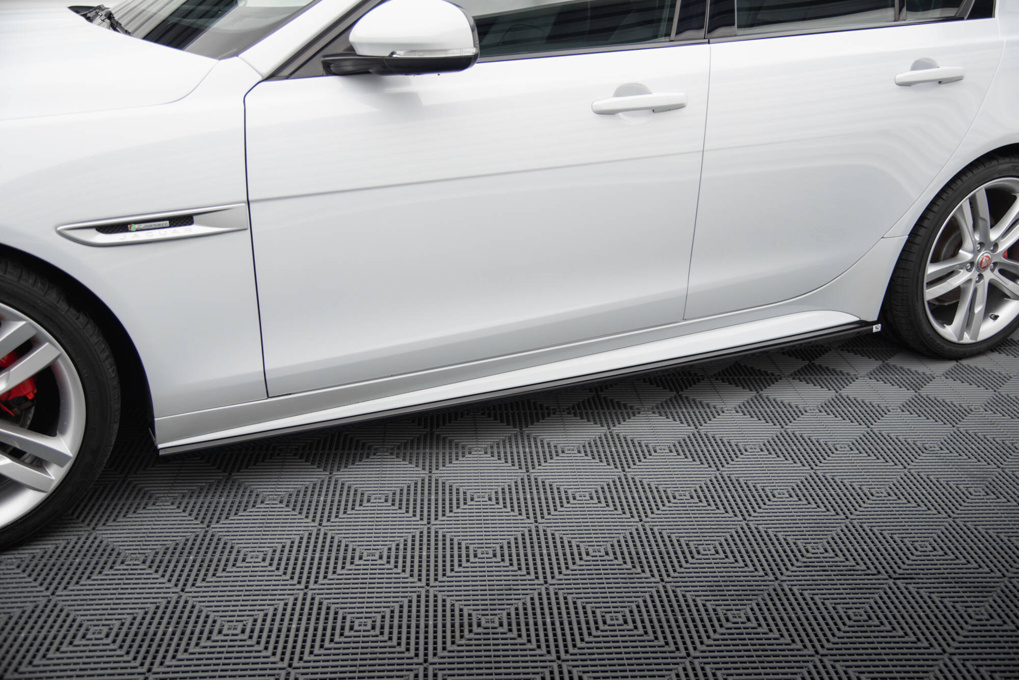 Sideskjørt Jaguar XE R-Sport X760