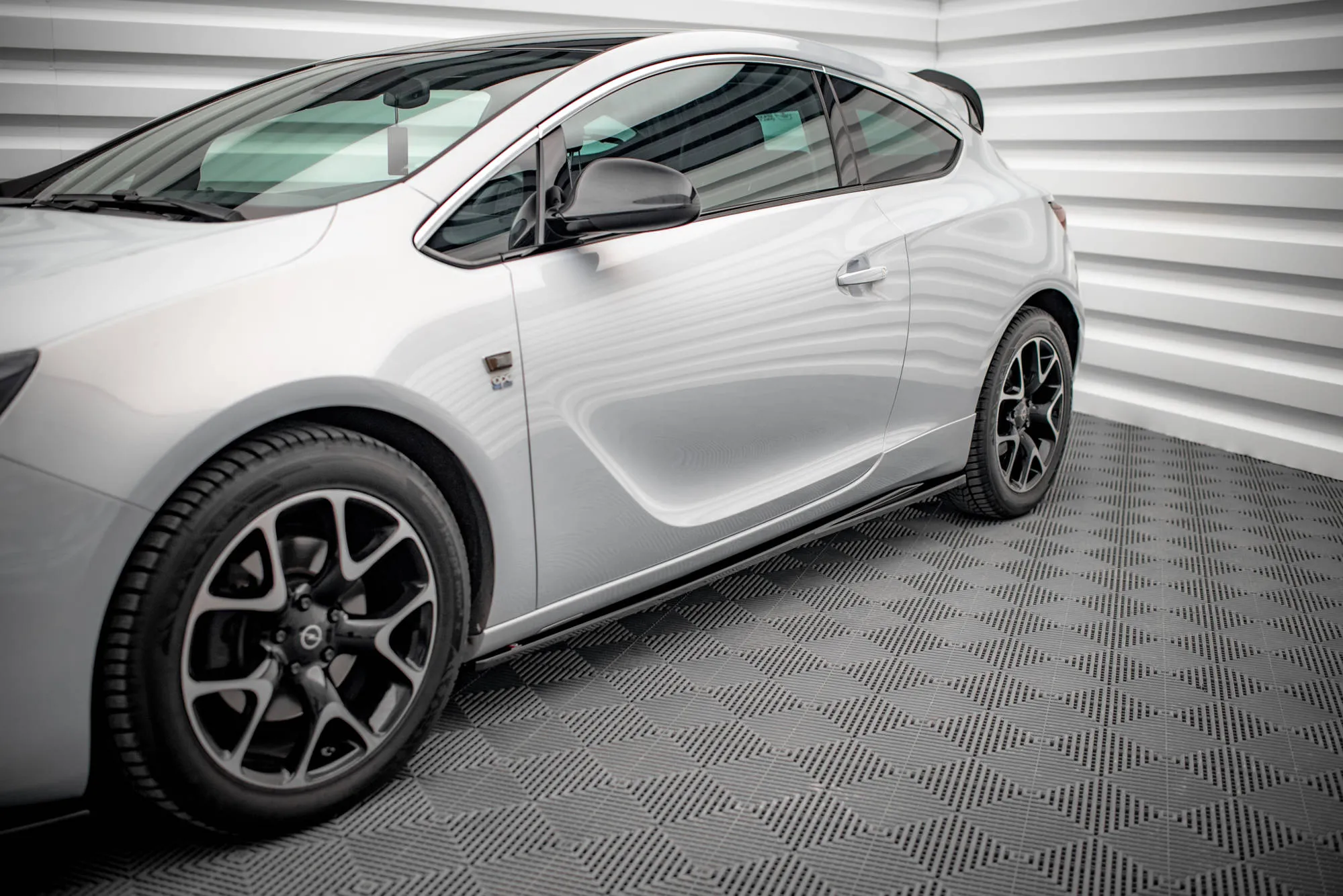Sideskjørt Opel Astra GTC OPC-Line J - Bilde 2