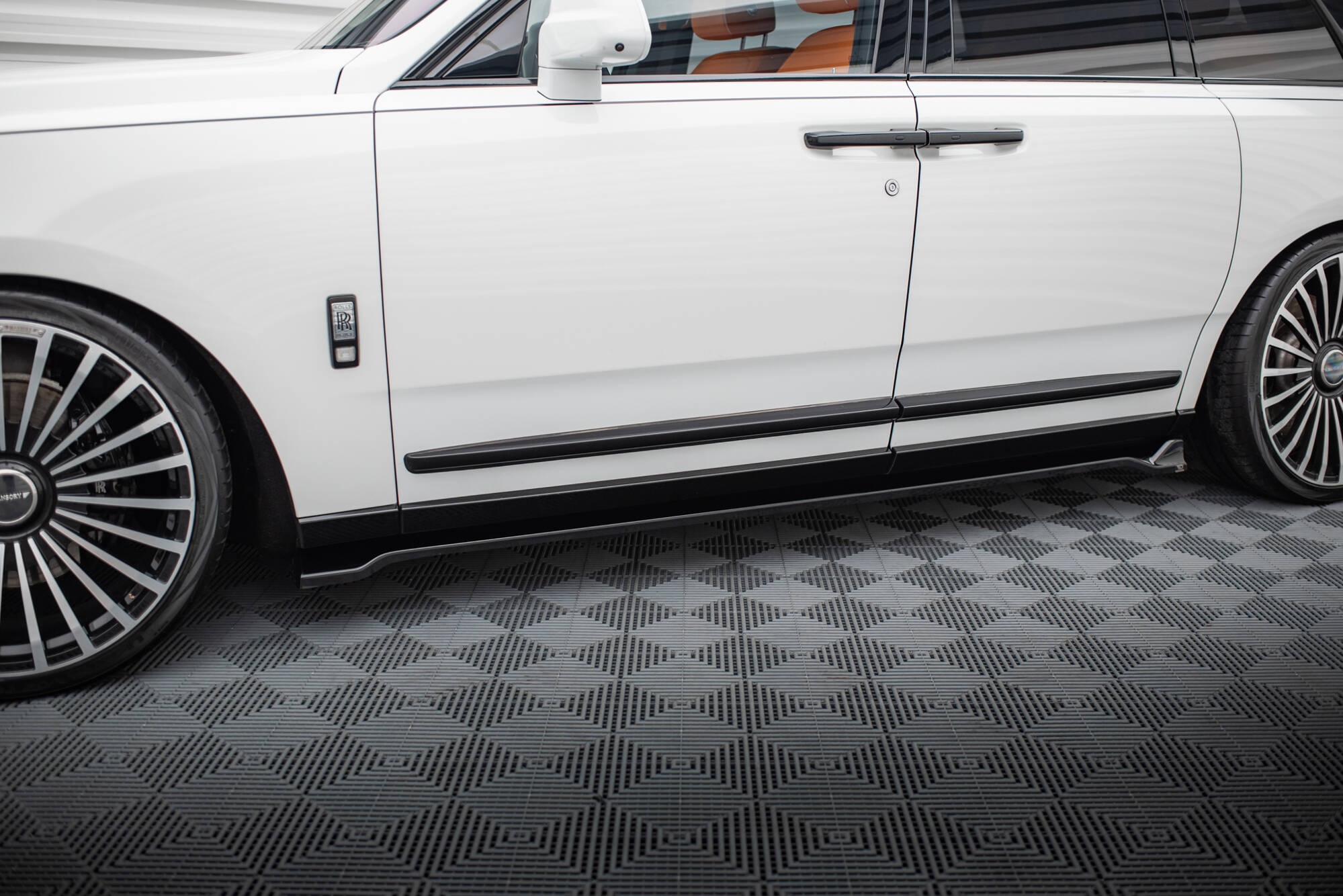 Sideskjørt Rolls Royce Cullinan