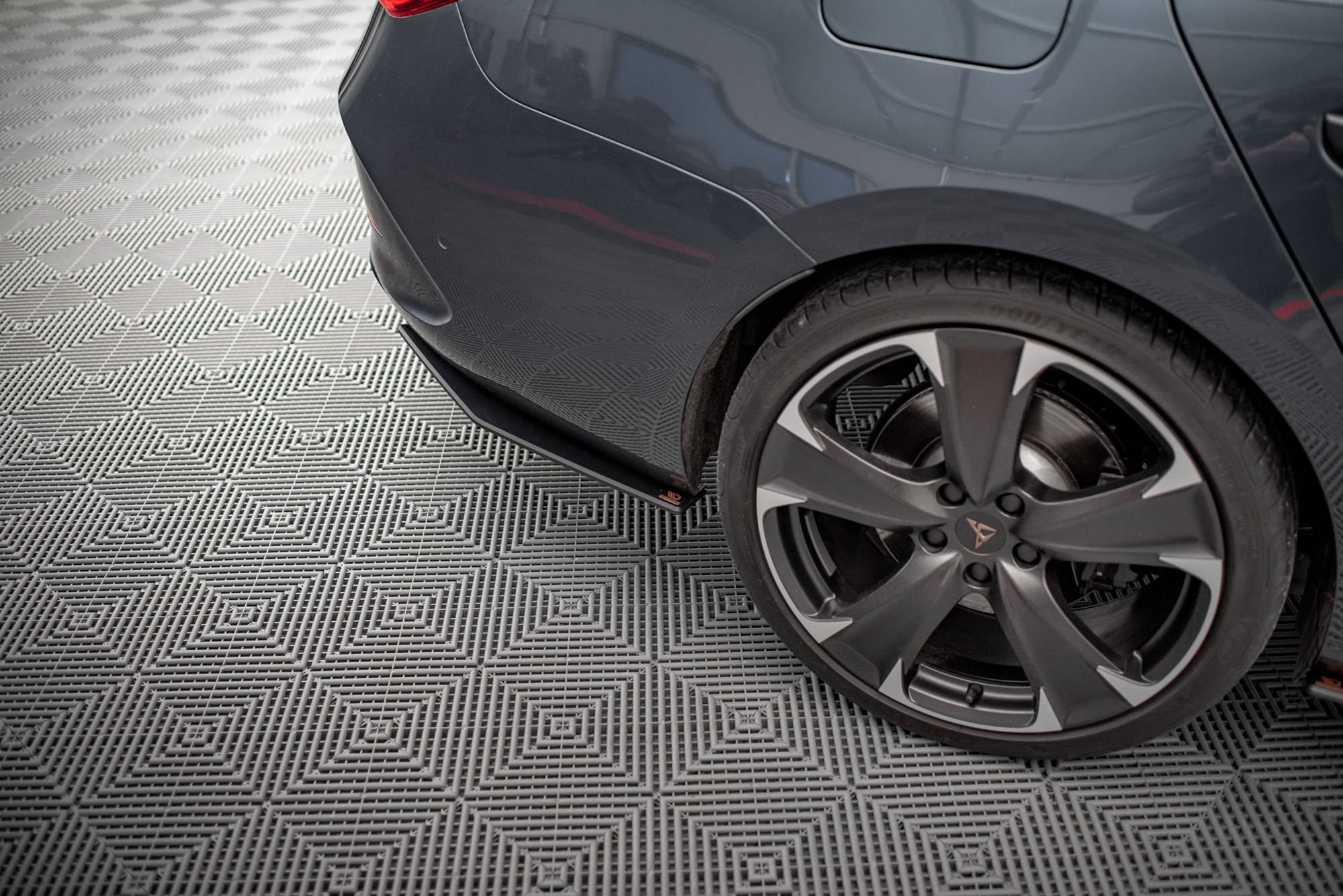 Bakre Flaps Street Pro Cupra Leon ST Mk1