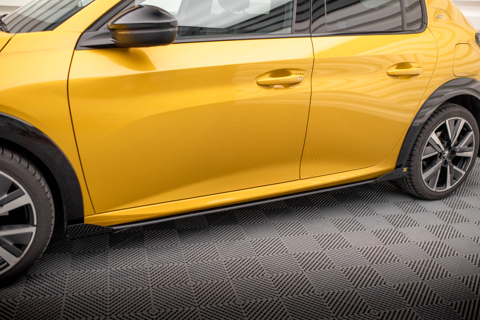 Sideskjørt Street Pro Med Flaps Peugeot 208 GT Mk2